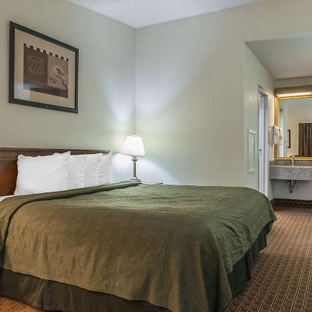 Rodeway Inn Brookville Exterior photo