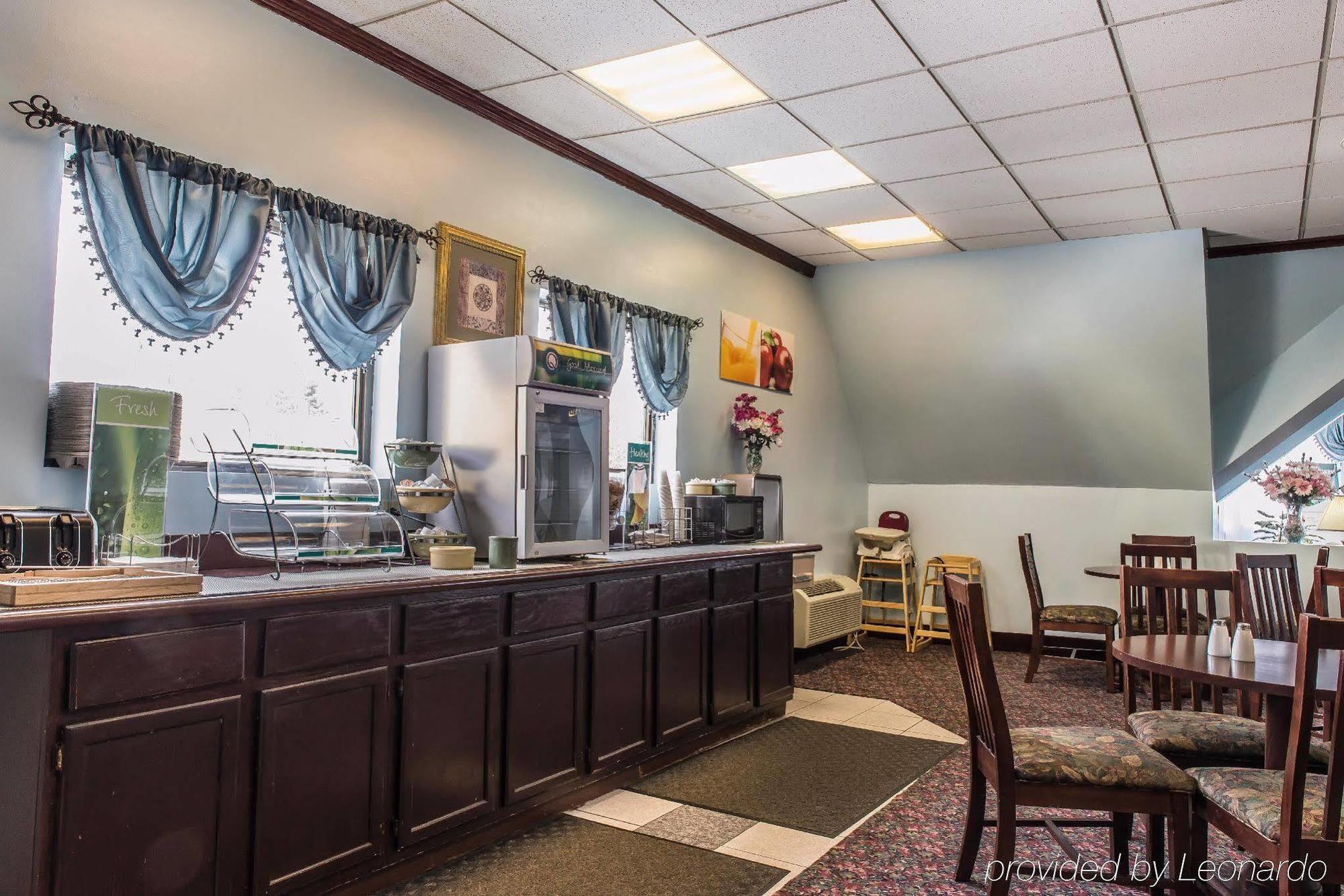 Rodeway Inn Brookville Exterior photo